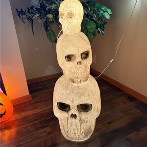 Cracker Barrel Illuminated Nesting Blow Mold Skull Stack Decor